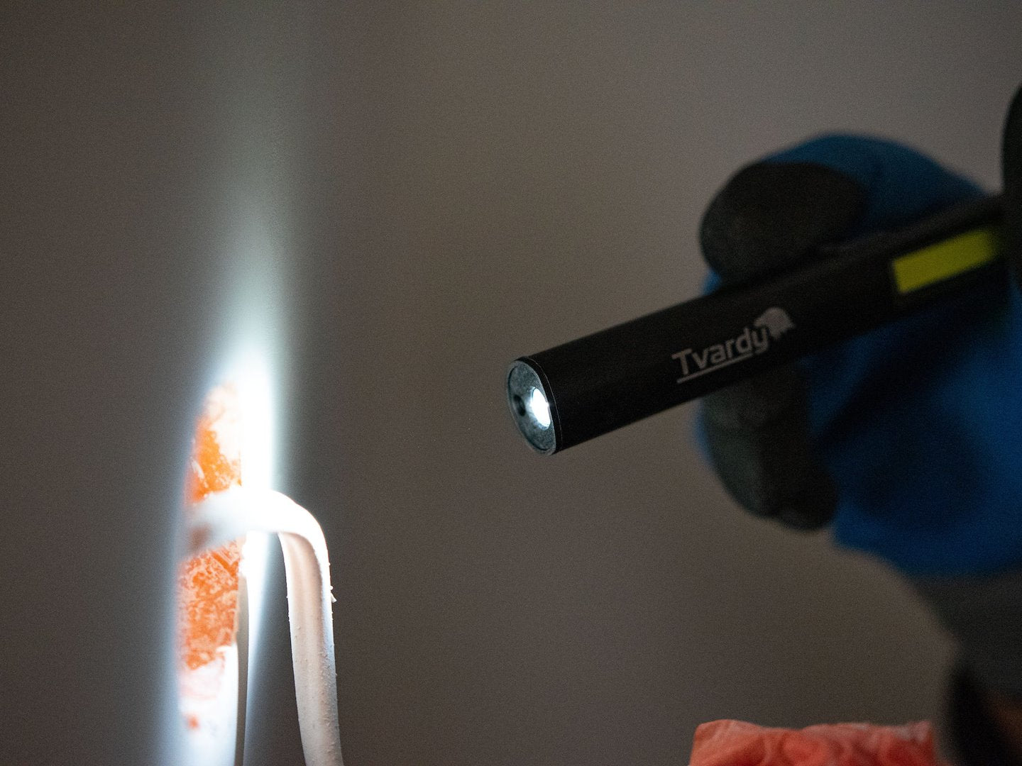 Újratölthető cob LED lámpa lézerrel, uv-fénnyel és mágnessel, 5 w, 800 mah, 400 lumen
