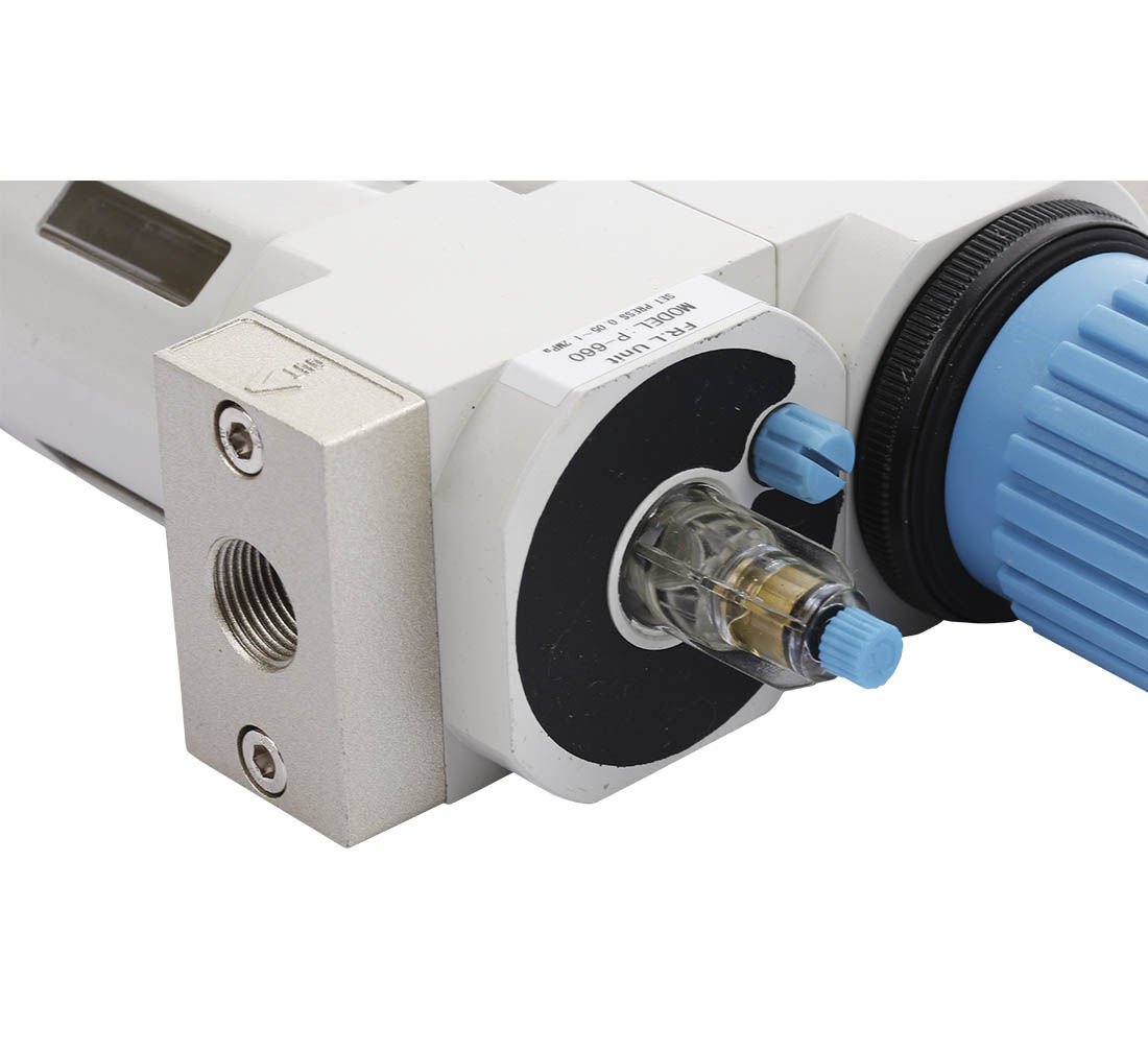 VÍZLEVÁLASZTÓ OLAJOZÓ NYOMÁSSZABÁLYOZÓVAL 3/8" P-660 PRO MIDI