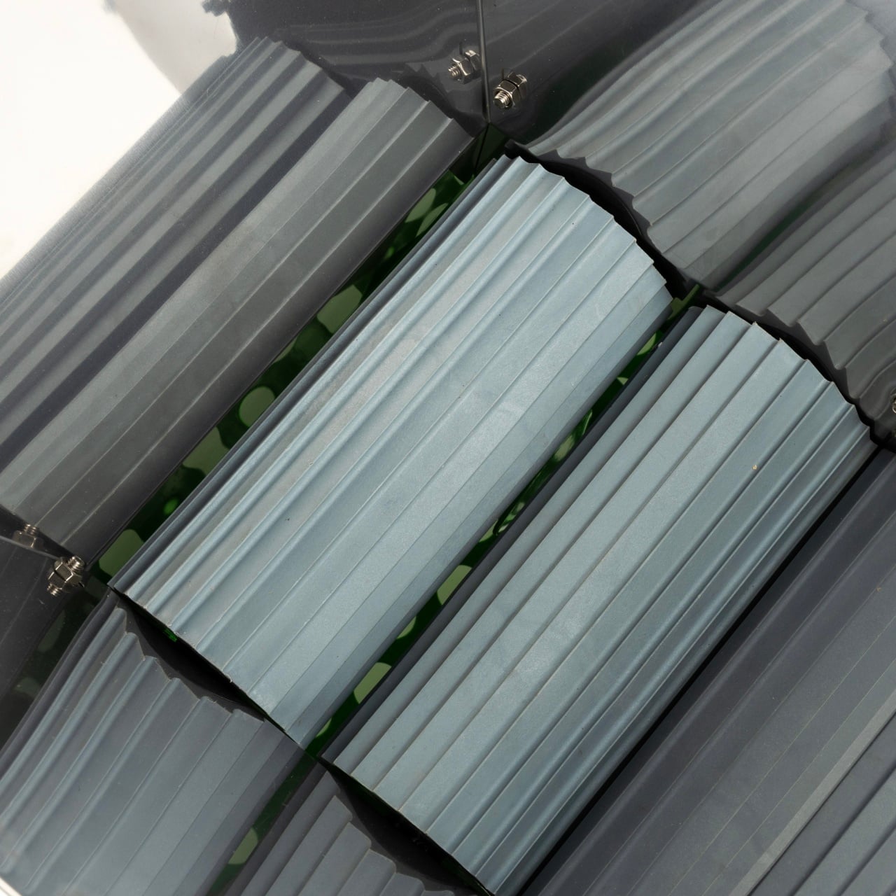 Elektromos szőlőzúzó 0,55 kw, 30 l-es tartállyal, Max. 1000 kg/h kapacitással, bogyózóval